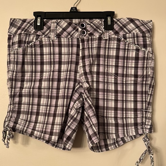 Rewind Juniors Plaid Y2K Boho Cargo Shorts w/ Floral Trim & Tie Hem | Size 15 - Picture 4 of 8